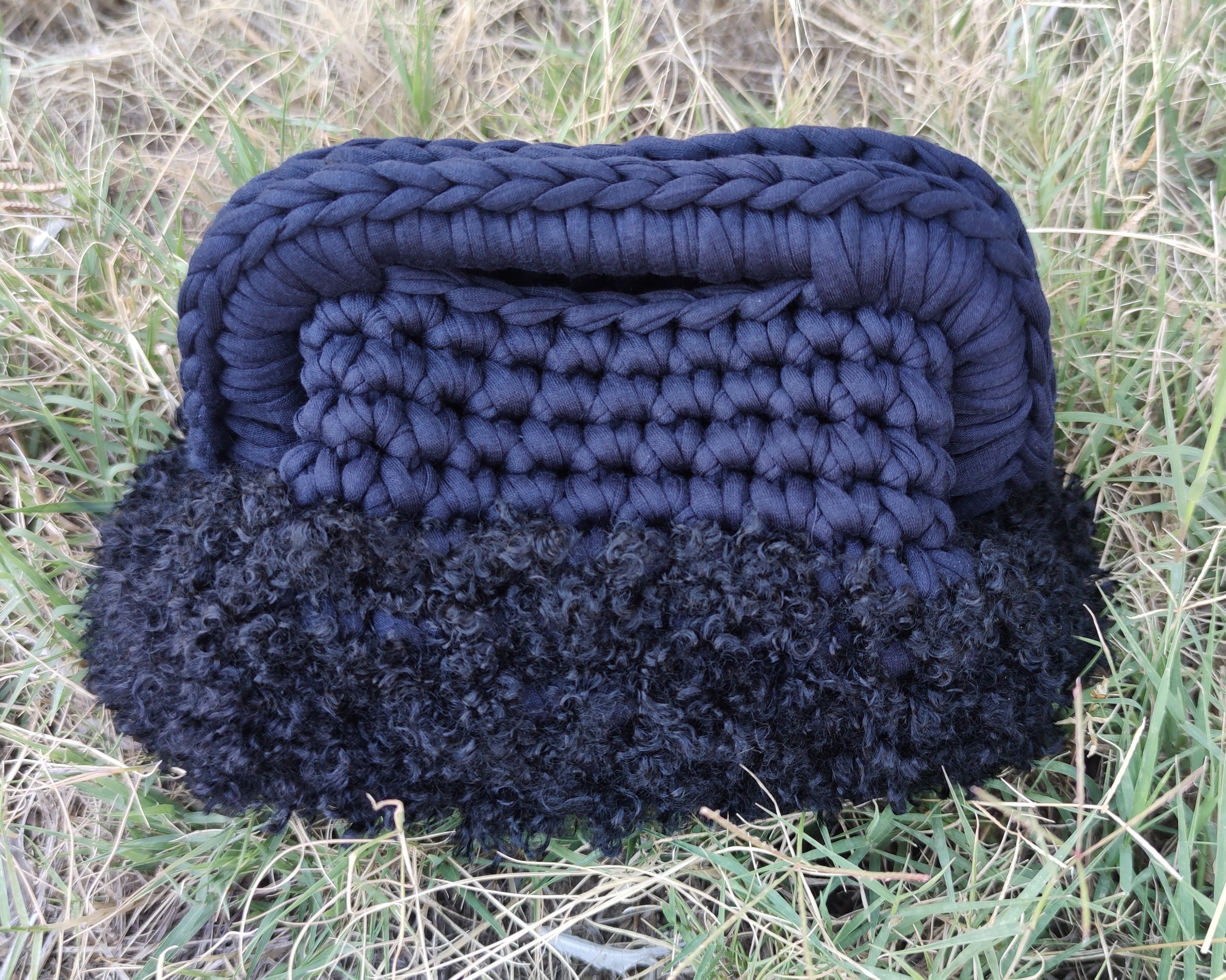 Borsa Clutch Fettuccia e Teddy Nera